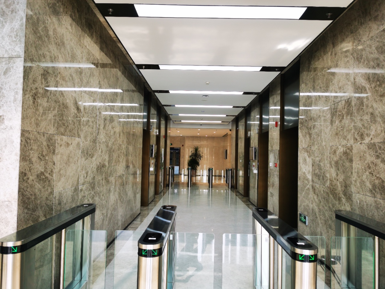 北投投资大厦电梯